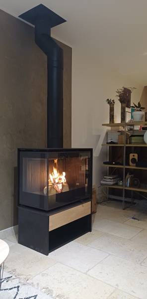 Expertise locale : Votre installateur RGE assure la pose de poêles à bois Becafire Cub R 70/60 Corner conformes aux normes de sécurité à Meyrargues