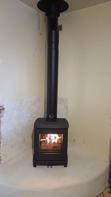 Poêle à bois KRATKI K11 installé sur Cadenet
